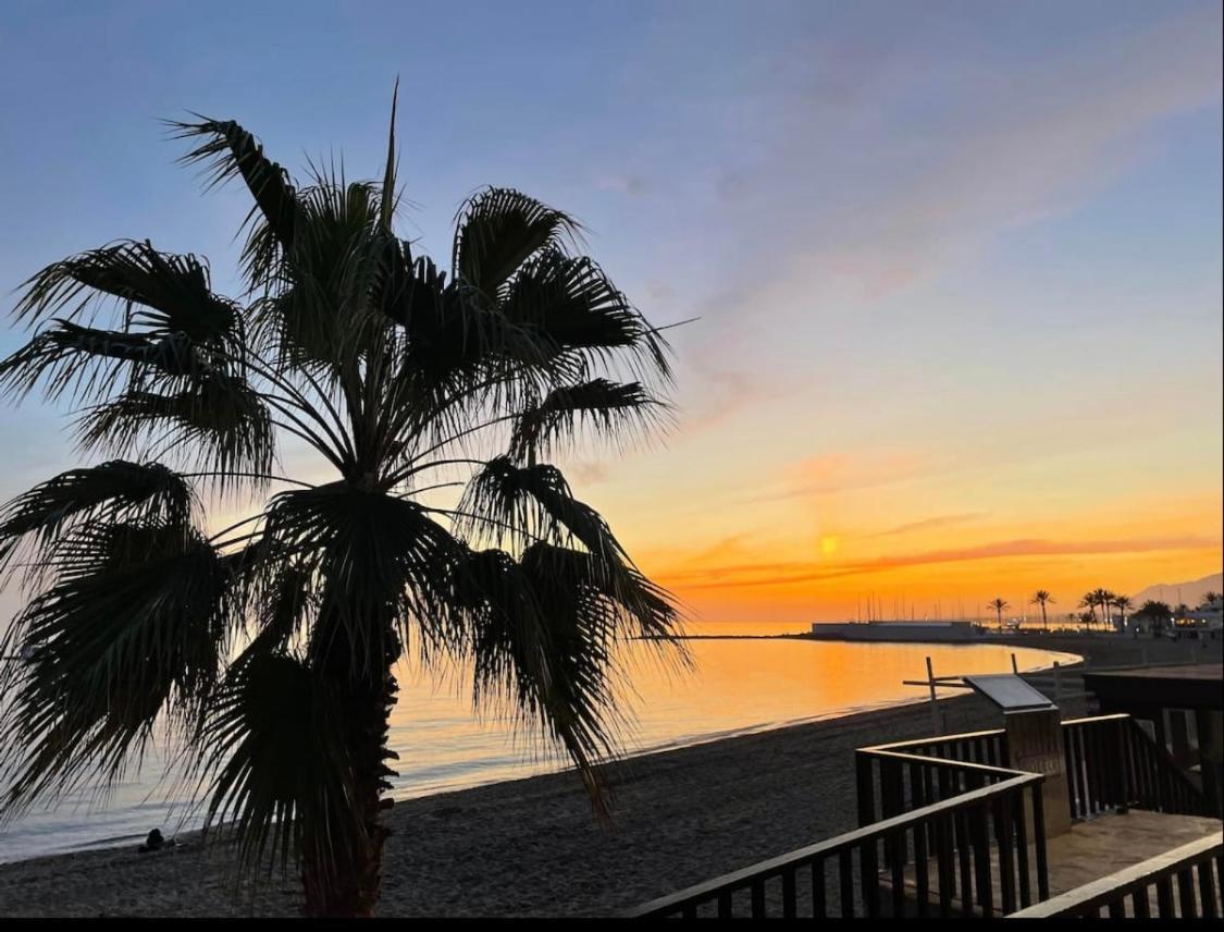 Marbella Beachfront Edificio Mayoral Primera Linea De Playa Y Centro Ciudad Con Barco Opcional Eksteriør bilde