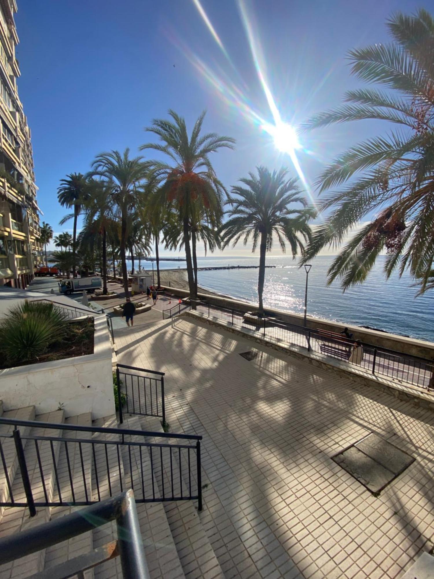 Marbella Beachfront Edificio Mayoral Primera Linea De Playa Y Centro Ciudad Con Barco Opcional Eksteriør bilde