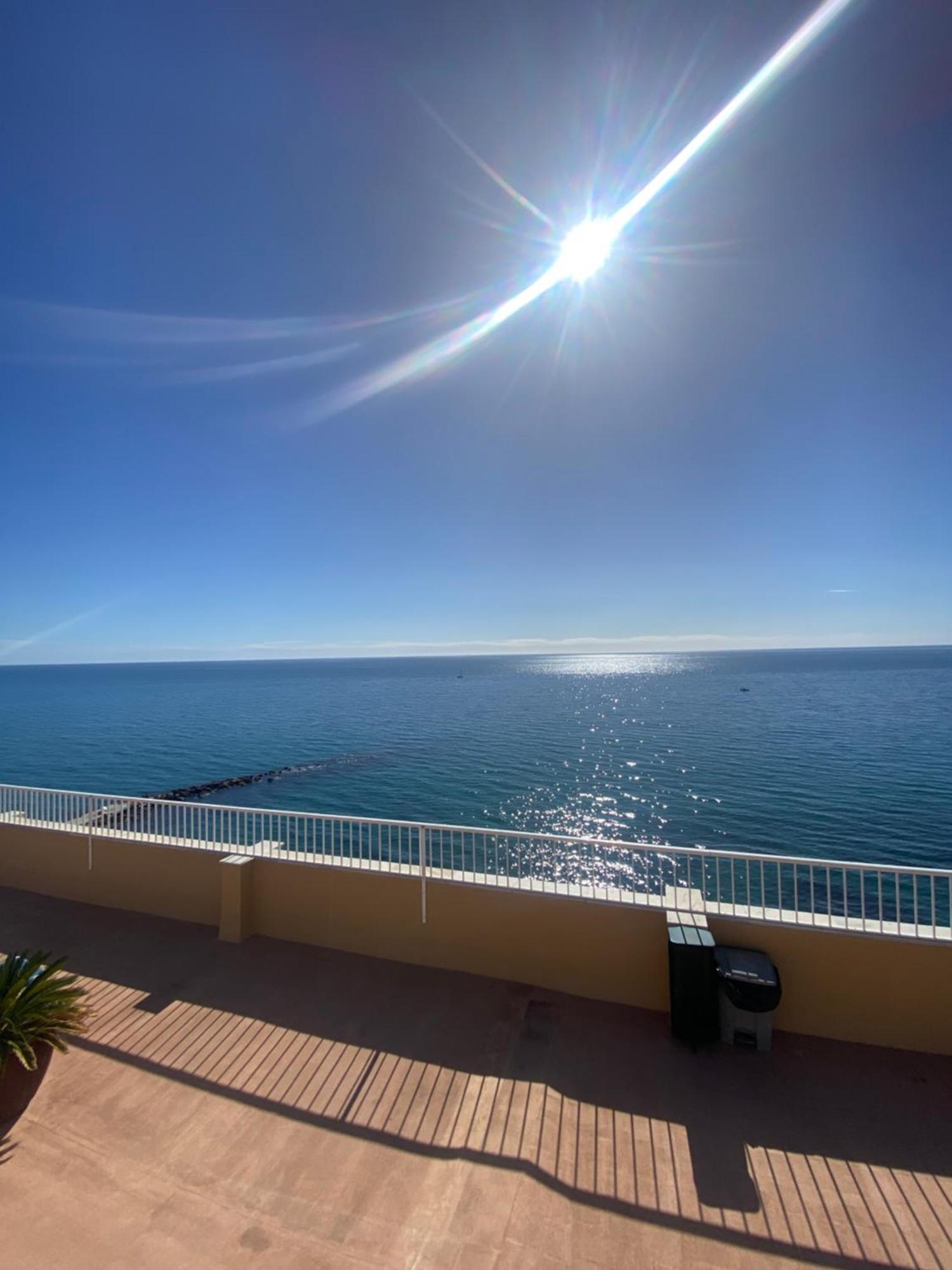 Marbella Beachfront Edificio Mayoral Primera Linea De Playa Y Centro Ciudad Con Barco Opcional Eksteriør bilde